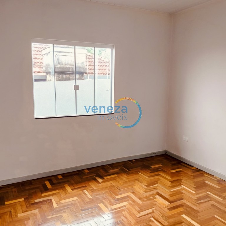 Casa Residencial à venda no bairro Sol de Londrina com 120m<sup>2</sup> útil, 6 quartos, 5 vagas de garagem