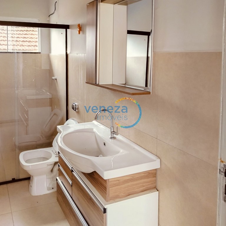 Casa Residencial à venda no bairro Sol de Londrina com 120m<sup>2</sup> útil, 6 quartos, 5 vagas de garagem