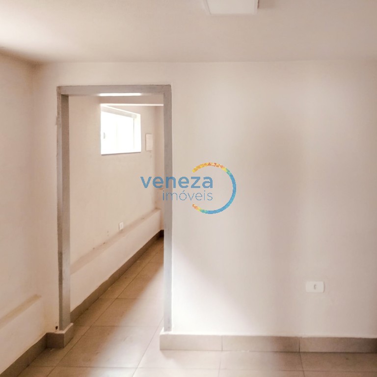 Casa Residencial à venda no bairro Sol de Londrina com 120m<sup>2</sup> útil, 6 quartos, 5 vagas de garagem