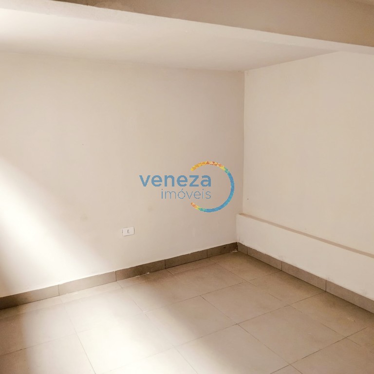 Casa Residencial à venda no bairro Sol de Londrina com 120m<sup>2</sup> útil, 6 quartos, 5 vagas de garagem