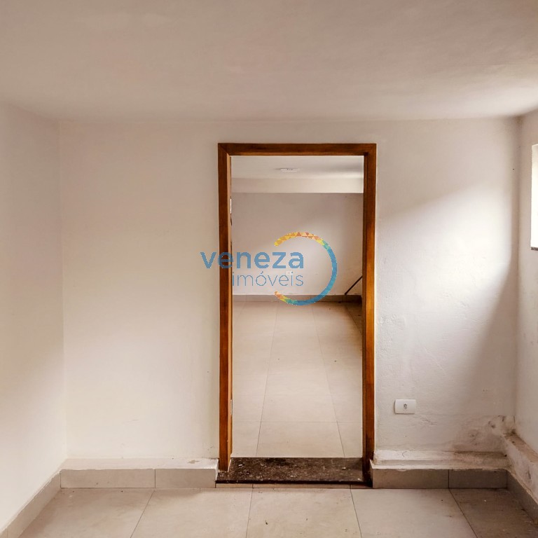 Casa Residencial à venda no bairro Sol de Londrina com 120m<sup>2</sup> útil, 6 quartos, 5 vagas de garagem