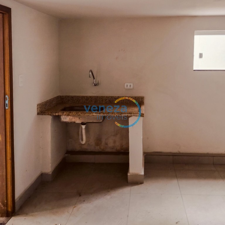 Casa Residencial à venda no bairro Sol de Londrina com 120m<sup>2</sup> útil, 6 quartos, 5 vagas de garagem