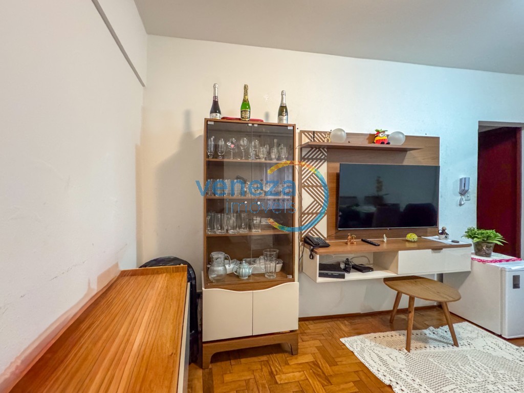 Apartamento à venda no bairro Centro de Londrina com 50.24m<sup>2</sup> útil, 2 quartos
