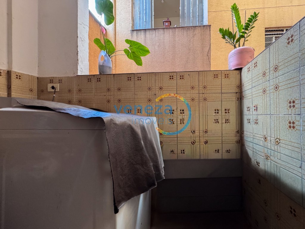 Apartamento à venda no bairro Centro de Londrina com 50.24m<sup>2</sup> útil, 2 quartos