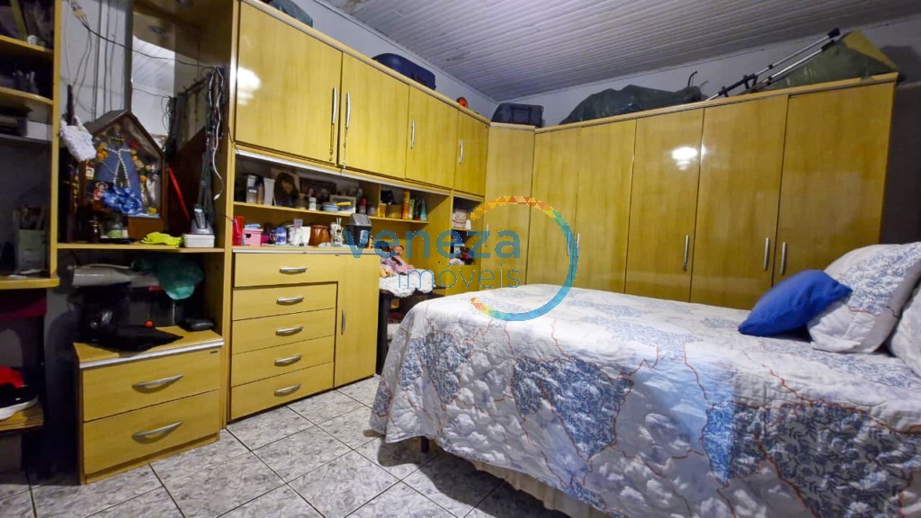 Casa Residencial à venda no bairro Santa Rita de Londrina com 100m<sup>2</sup> útil, 3 quartos, 1 vaga de garagem