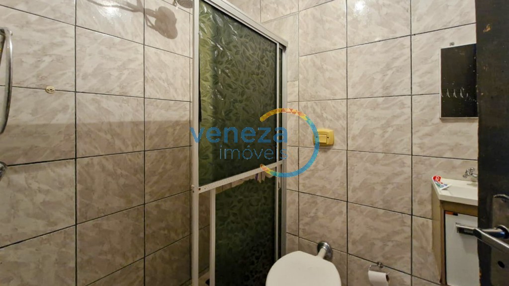 Casa Residencial à venda no bairro Santa Rita de Londrina com 100m<sup>2</sup> útil, 3 quartos, 1 vaga de garagem