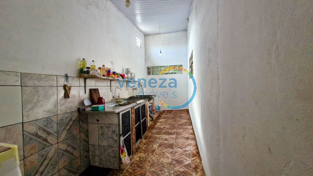 Casa Residencial à venda no bairro Santa Rita de Londrina com 100m<sup>2</sup> útil, 3 quartos, 1 vaga de garagem