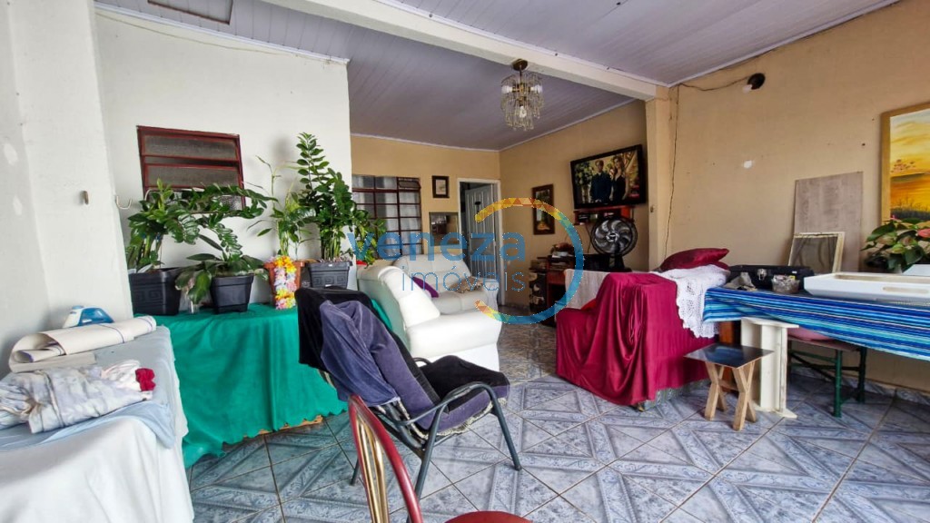 Casa Residencial à venda no bairro Santa Rita de Londrina com 100m<sup>2</sup> útil, 3 quartos, 1 vaga de garagem