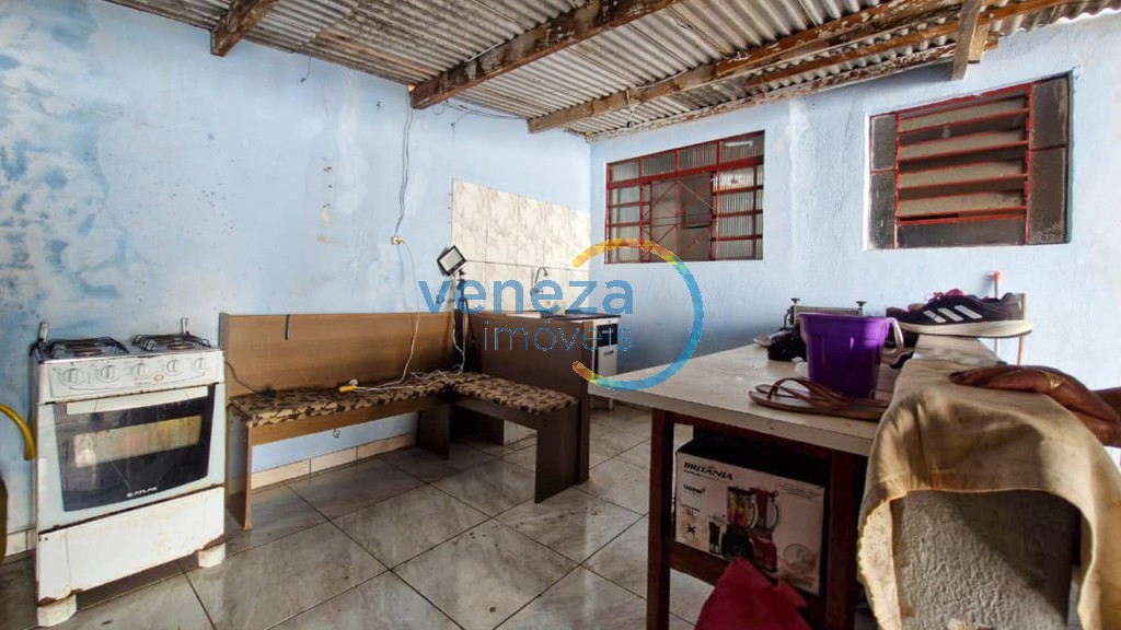 Casa Residencial à venda no bairro Santa Rita de Londrina com 100m<sup>2</sup> útil, 3 quartos, 1 vaga de garagem