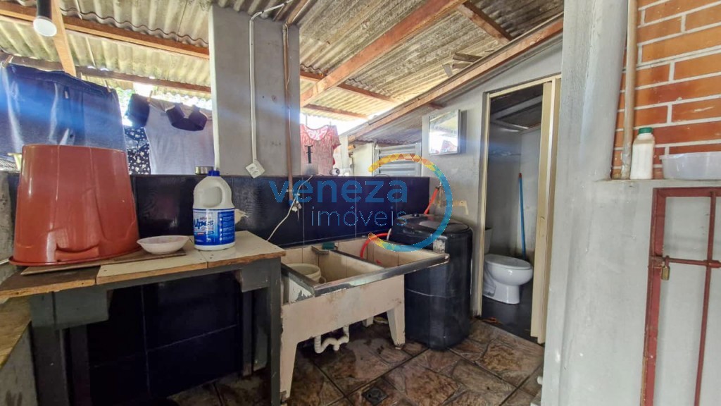 Casa Residencial à venda no bairro Santa Rita de Londrina com 100m<sup>2</sup> útil, 3 quartos, 1 vaga de garagem