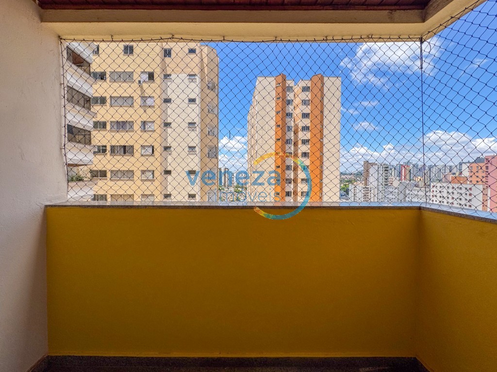 Apartamento à venda no bairro Centro de Londrina com 81.06m<sup>2</sup> útil, 3 quartos, 1 vaga de garagem