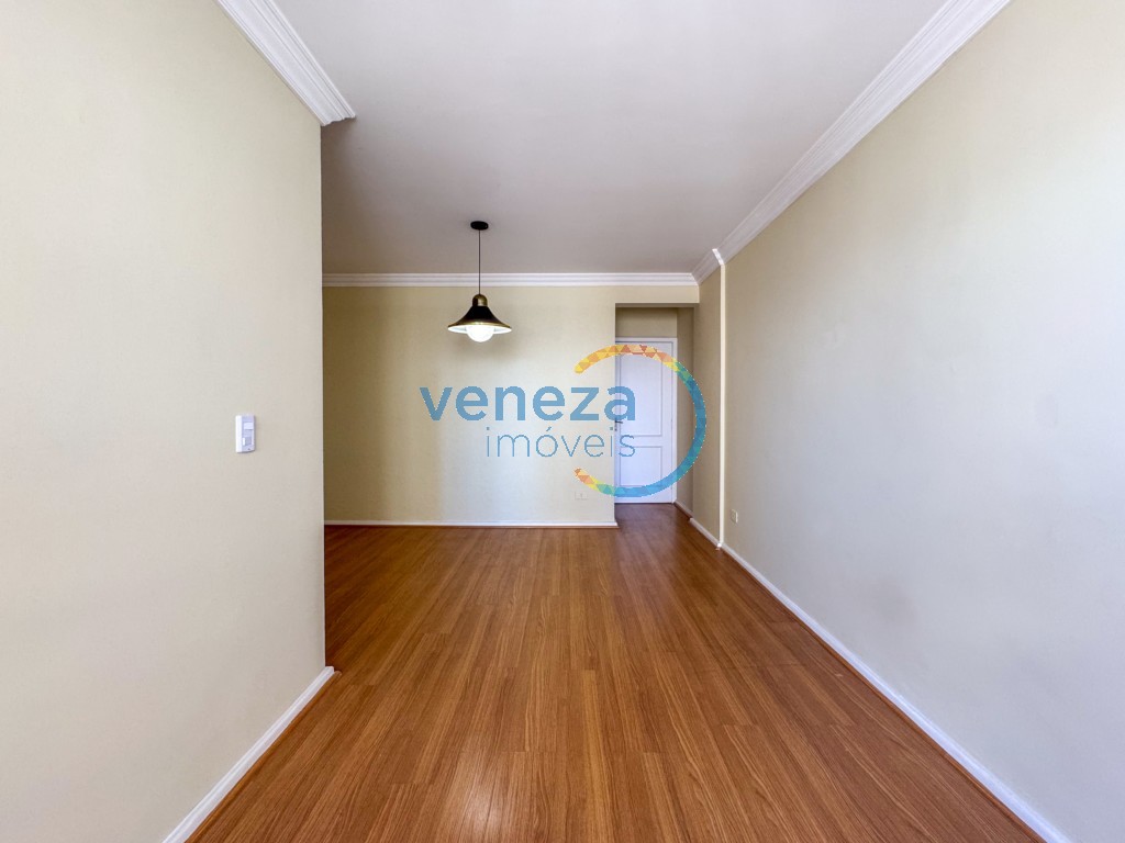 Apartamento à venda no bairro Centro de Londrina com 81.06m<sup>2</sup> útil, 3 quartos, 1 vaga de garagem