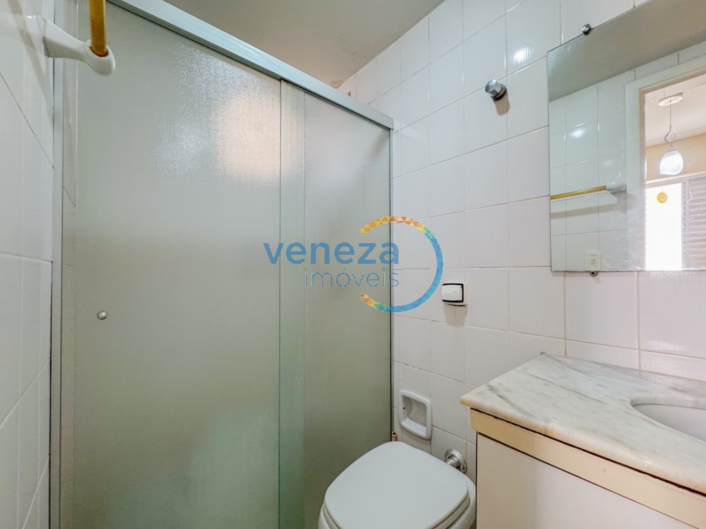 Apartamento à venda no bairro Centro de Londrina com 81.06m<sup>2</sup> útil, 3 quartos, 1 vaga de garagem