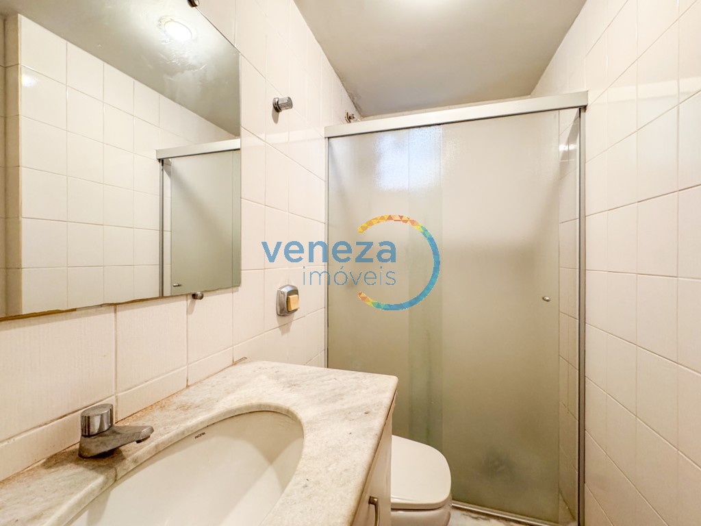 Apartamento à venda no bairro Centro de Londrina com 81.06m<sup>2</sup> útil, 3 quartos, 1 vaga de garagem