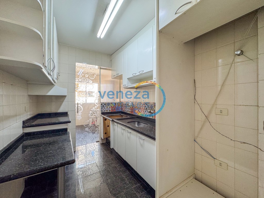 Apartamento à venda no bairro Centro de Londrina com 81.06m<sup>2</sup> útil, 3 quartos, 1 vaga de garagem