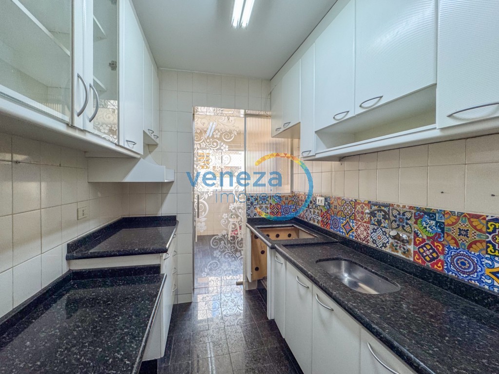 Apartamento à venda no bairro Centro de Londrina com 81.06m<sup>2</sup> útil, 3 quartos, 1 vaga de garagem