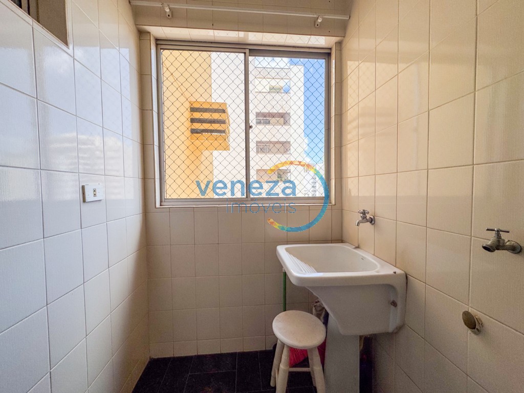 Apartamento à venda no bairro Centro de Londrina com 81.06m<sup>2</sup> útil, 3 quartos, 1 vaga de garagem