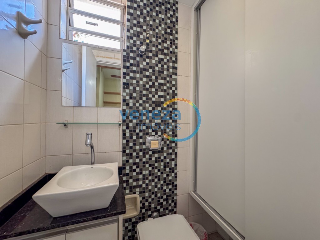 Apartamento à venda no bairro Centro de Londrina com 81.06m<sup>2</sup> útil, 3 quartos, 1 vaga de garagem