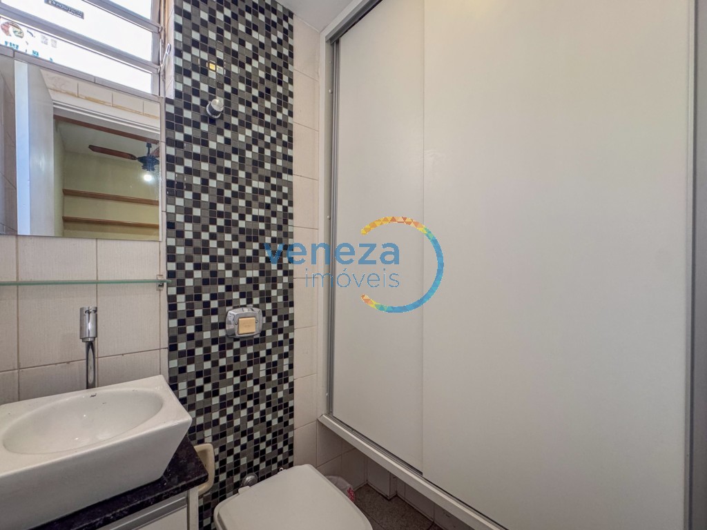 Apartamento à venda no bairro Centro de Londrina com 81.06m<sup>2</sup> útil, 3 quartos, 1 vaga de garagem