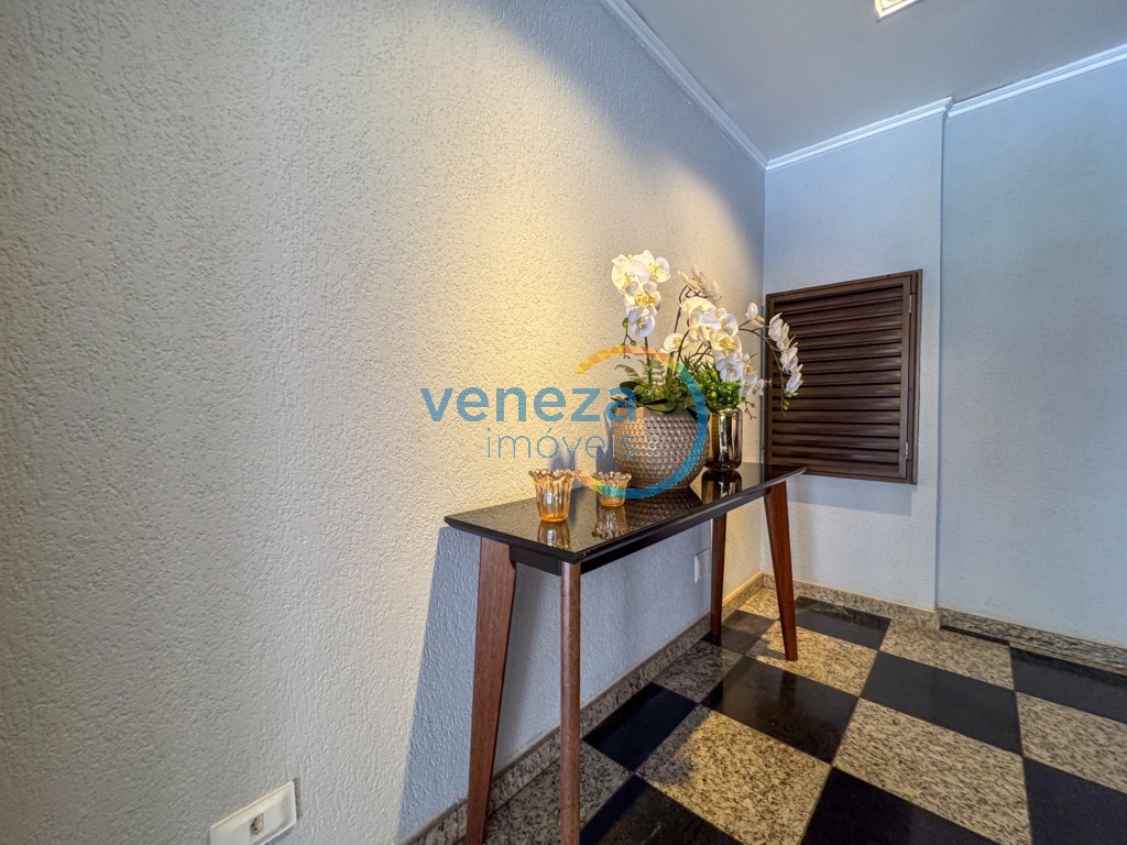 Apartamento à venda no bairro Centro de Londrina com 81.06m<sup>2</sup> útil, 3 quartos, 1 vaga de garagem