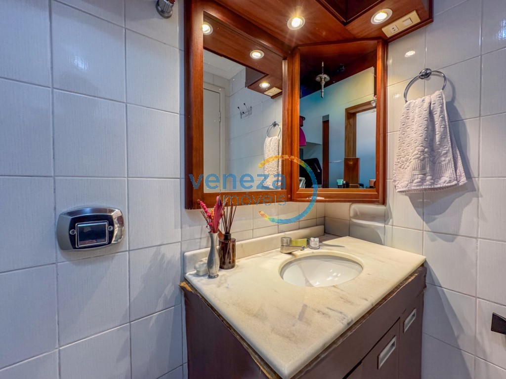 Apartamento à venda no bairro Centro de Londrina com 76.81m<sup>2</sup> útil, 3 quartos, 1 vaga de garagem