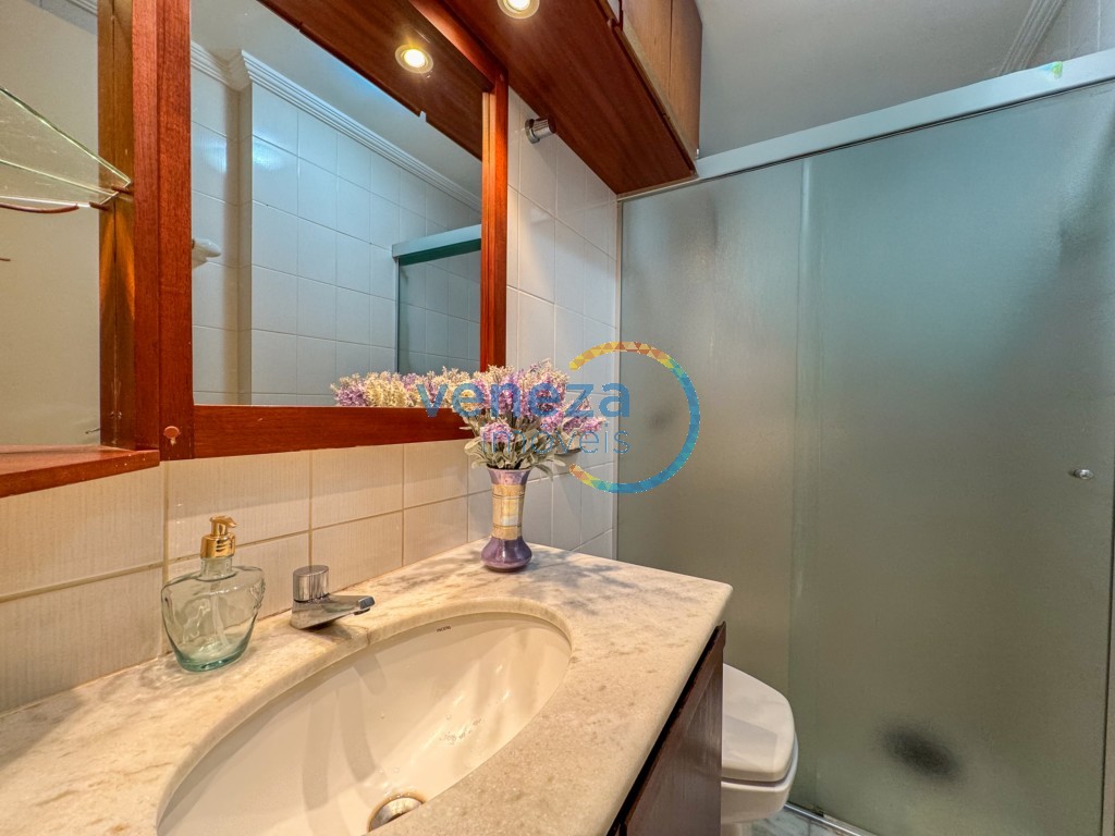 Apartamento à venda no bairro Centro de Londrina com 76.81m<sup>2</sup> útil, 3 quartos, 1 vaga de garagem