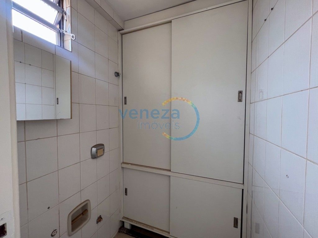 Apartamento à venda no bairro Centro de Londrina com 76.81m<sup>2</sup> útil, 3 quartos, 1 vaga de garagem