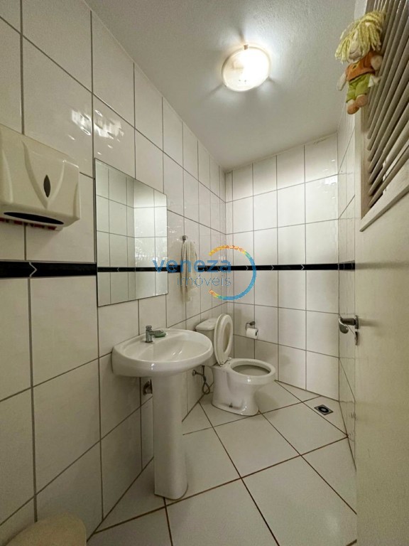 Casa Residencial para locação no bairro Guanabara de Londrina com 245m<sup>2</sup> útil, 4 quartos, 4 vagas de garagem