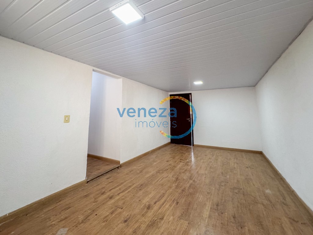 Casa Residencial à venda no bairro Ernani de Moura Lima de Londrina com 150m<sup>2</sup> útil, 3 quartos, 1 vaga de garagem