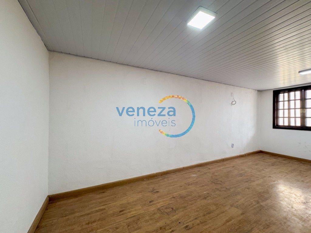 Casa Residencial à venda no bairro Ernani de Moura Lima de Londrina com 150m<sup>2</sup> útil, 3 quartos, 1 vaga de garagem