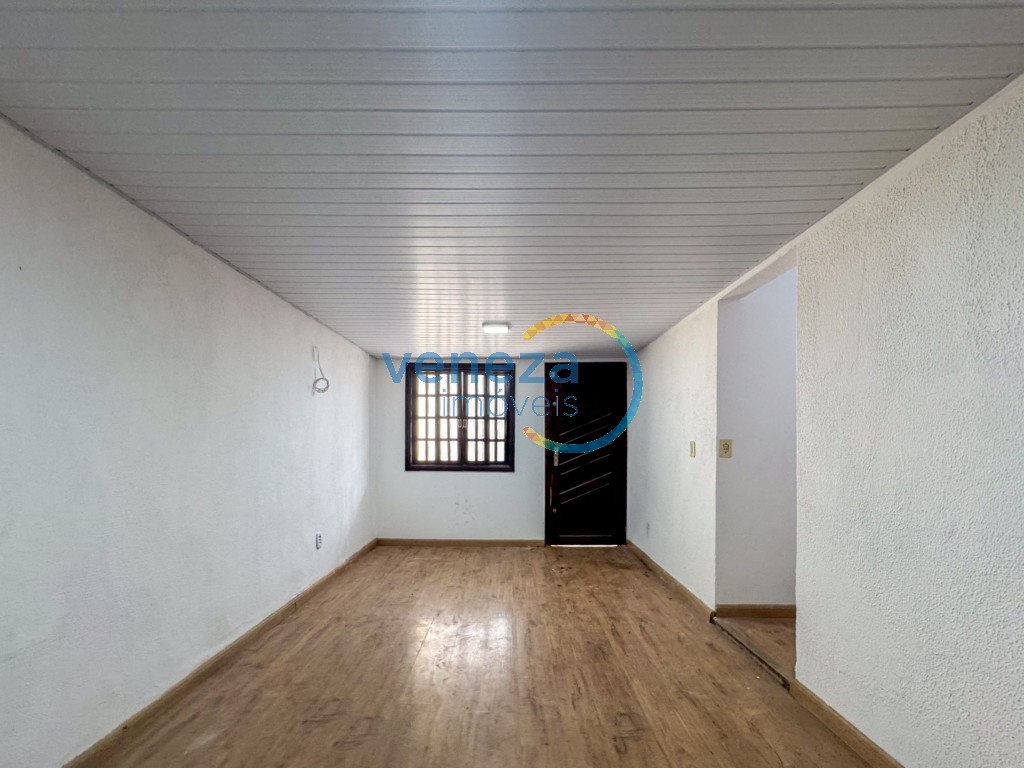 Casa Residencial à venda no bairro Ernani de Moura Lima de Londrina com 150m<sup>2</sup> útil, 3 quartos, 1 vaga de garagem