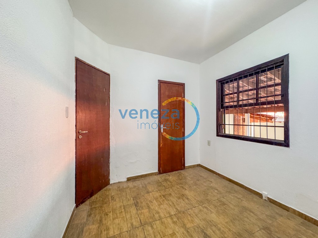 Casa Residencial à venda no bairro Ernani de Moura Lima de Londrina com 150m<sup>2</sup> útil, 3 quartos, 1 vaga de garagem