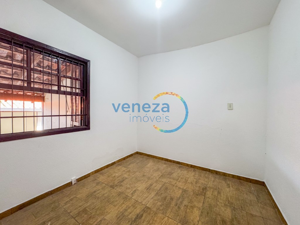 Casa Residencial à venda no bairro Ernani de Moura Lima de Londrina com 150m<sup>2</sup> útil, 3 quartos, 1 vaga de garagem