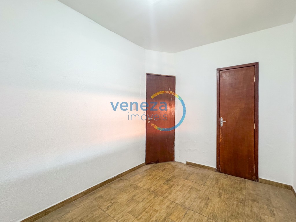 Casa Residencial à venda no bairro Ernani de Moura Lima de Londrina com 150m<sup>2</sup> útil, 3 quartos, 1 vaga de garagem