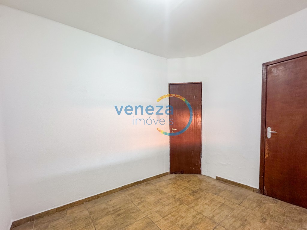 Casa Residencial à venda no bairro Ernani de Moura Lima de Londrina com 150m<sup>2</sup> útil, 3 quartos, 1 vaga de garagem