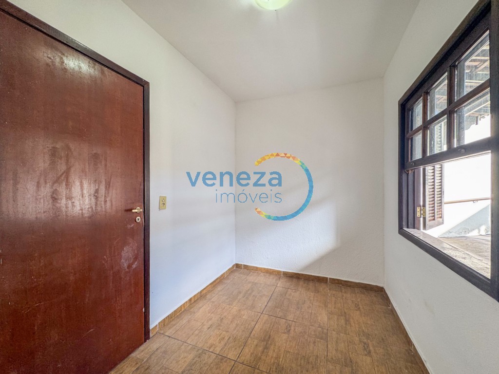 Casa Residencial à venda no bairro Ernani de Moura Lima de Londrina com 150m<sup>2</sup> útil, 3 quartos, 1 vaga de garagem