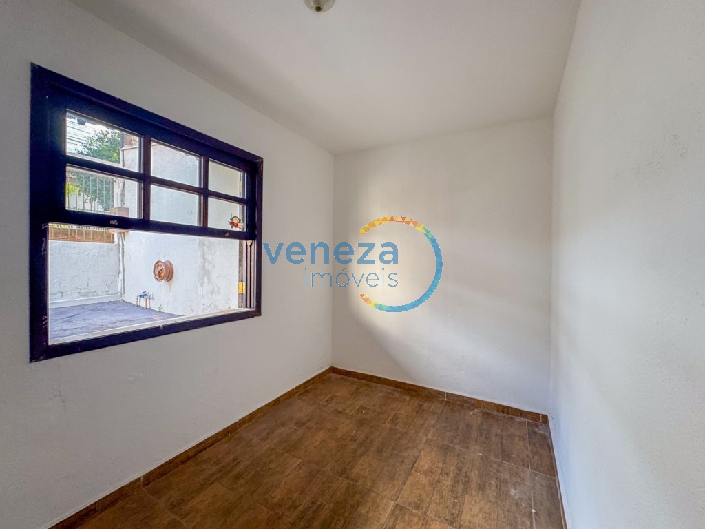 Casa Residencial à venda no bairro Ernani de Moura Lima de Londrina com 150m<sup>2</sup> útil, 3 quartos, 1 vaga de garagem