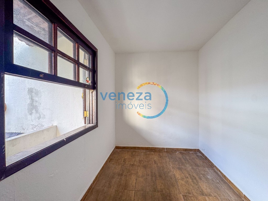 Casa Residencial à venda no bairro Ernani de Moura Lima de Londrina com 150m<sup>2</sup> útil, 3 quartos, 1 vaga de garagem