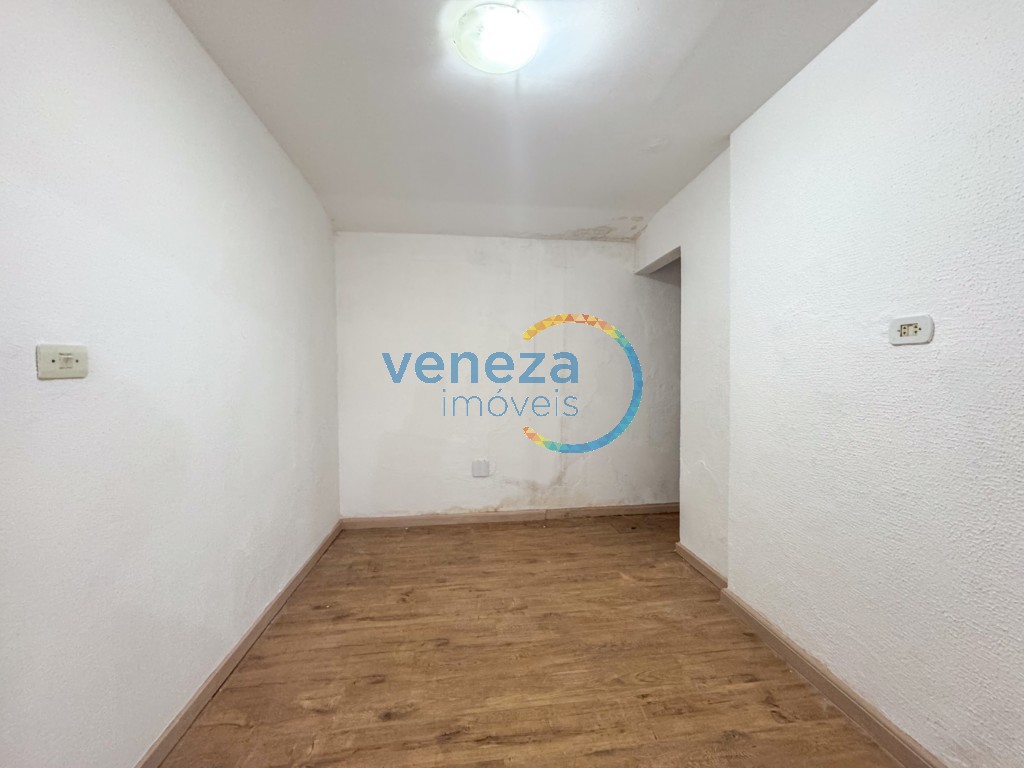 Casa Residencial à venda no bairro Ernani de Moura Lima de Londrina com 150m<sup>2</sup> útil, 3 quartos, 1 vaga de garagem