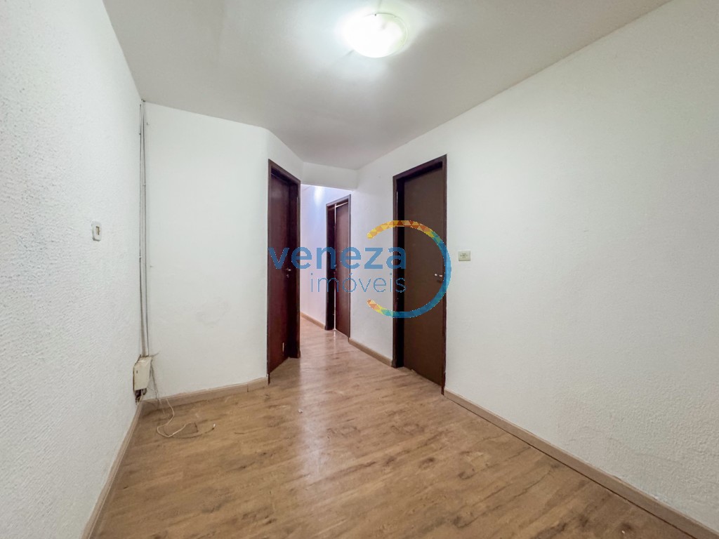 Casa Residencial à venda no bairro Ernani de Moura Lima de Londrina com 150m<sup>2</sup> útil, 3 quartos, 1 vaga de garagem