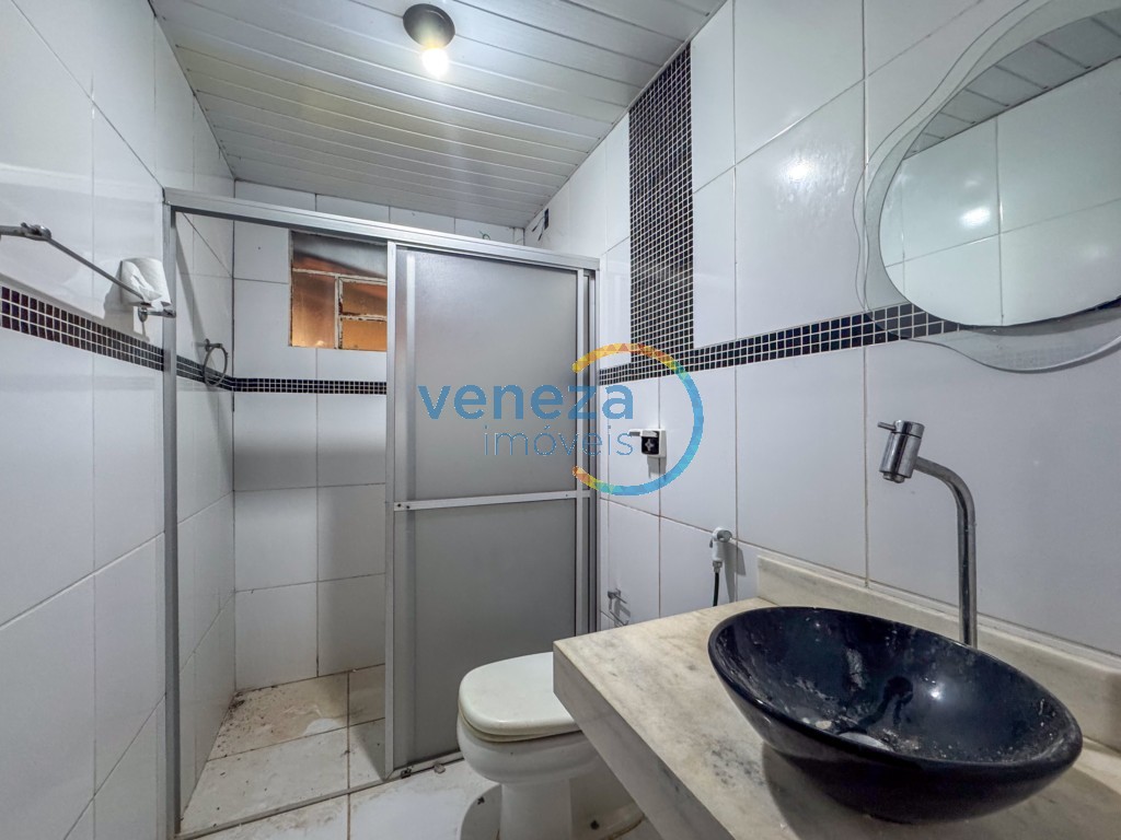 Casa Residencial à venda no bairro Ernani de Moura Lima de Londrina com 150m<sup>2</sup> útil, 3 quartos, 1 vaga de garagem