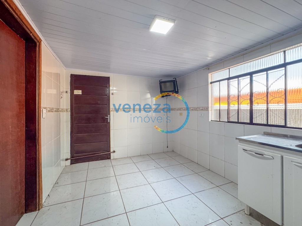 Casa Residencial à venda no bairro Ernani de Moura Lima de Londrina com 150m<sup>2</sup> útil, 3 quartos, 1 vaga de garagem