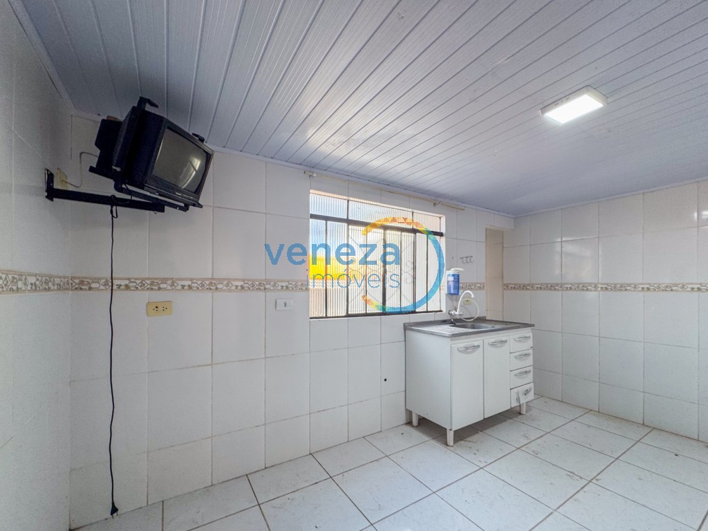 Casa Residencial à venda no bairro Ernani de Moura Lima de Londrina com 150m<sup>2</sup> útil, 3 quartos, 1 vaga de garagem