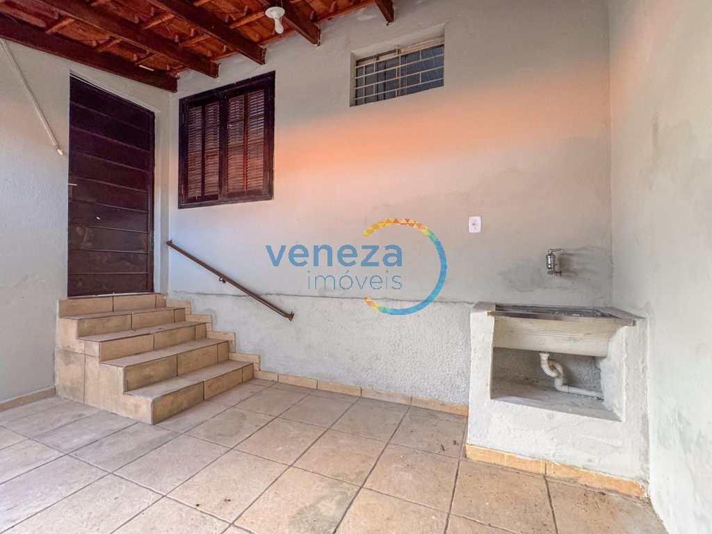 Casa Residencial à venda no bairro Ernani de Moura Lima de Londrina com 150m<sup>2</sup> útil, 3 quartos, 1 vaga de garagem