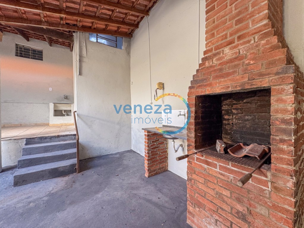 Casa Residencial à venda no bairro Ernani de Moura Lima de Londrina com 150m<sup>2</sup> útil, 3 quartos, 1 vaga de garagem