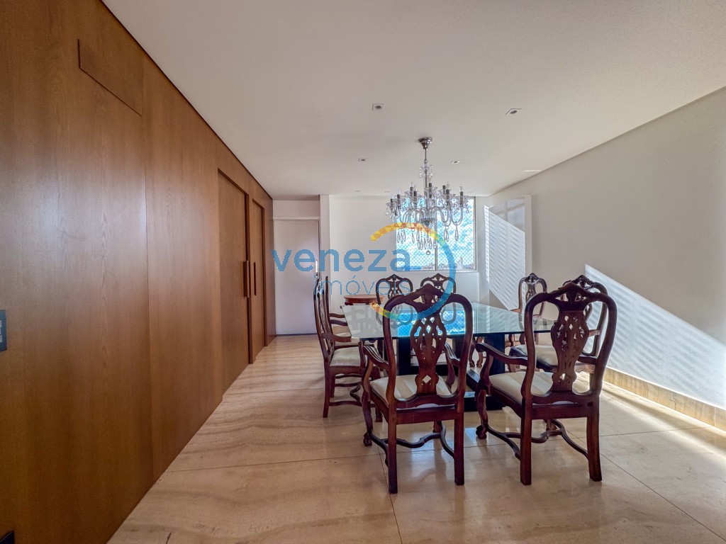 Apartamento à venda no bairro Centro de Londrina com 318.57m<sup>2</sup> útil, 4 quartos, 3 vagas de garagem