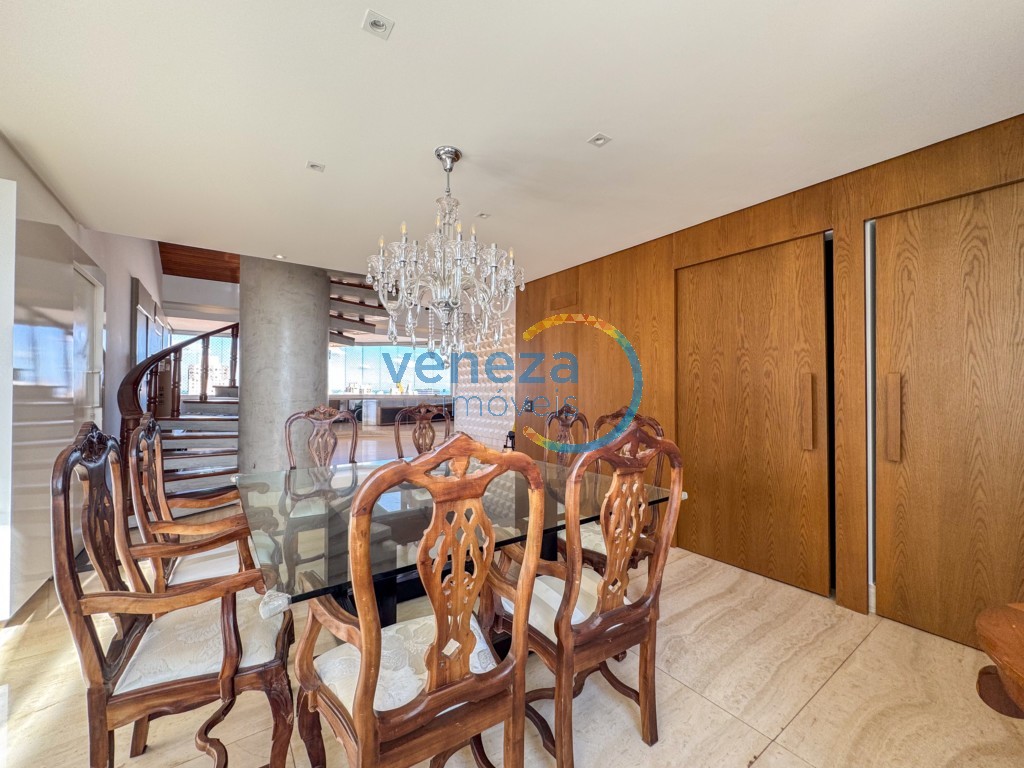 Apartamento à venda no bairro Centro de Londrina com 318.57m<sup>2</sup> útil, 4 quartos, 3 vagas de garagem