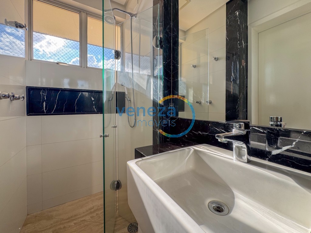 Apartamento à venda no bairro Centro de Londrina com 318.57m<sup>2</sup> útil, 4 quartos, 3 vagas de garagem