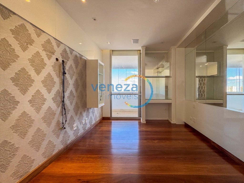 Apartamento à venda no bairro Centro de Londrina com 318.57m<sup>2</sup> útil, 4 quartos, 3 vagas de garagem