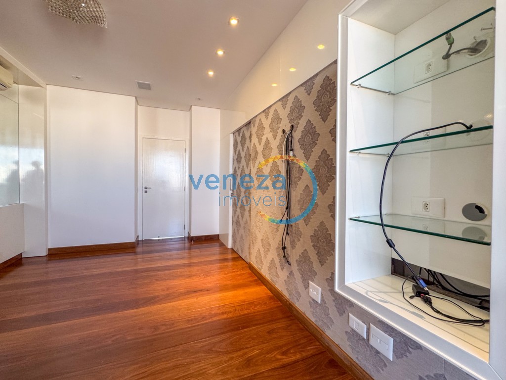 Apartamento à venda no bairro Centro de Londrina com 318.57m<sup>2</sup> útil, 4 quartos, 3 vagas de garagem